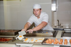 Breakfast buffet - Hotel Castell Dels Hams by Palia (Manacor)