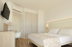 In-room safe, desk - Hotel Castell Dels Hams by Palia (Manacor)