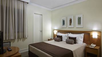 2 bedrooms, in-room safe, desk, blackout curtains