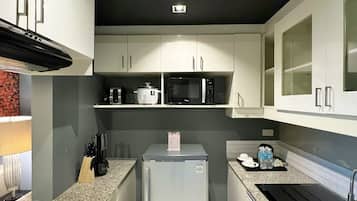 Two Bedroom Suite | 私人廚房 | 電冰箱、微波爐、爐台、咖啡機/沖茶器