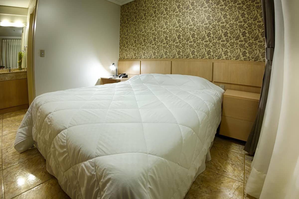 Minibar, in-room safe, desk, soundproofing