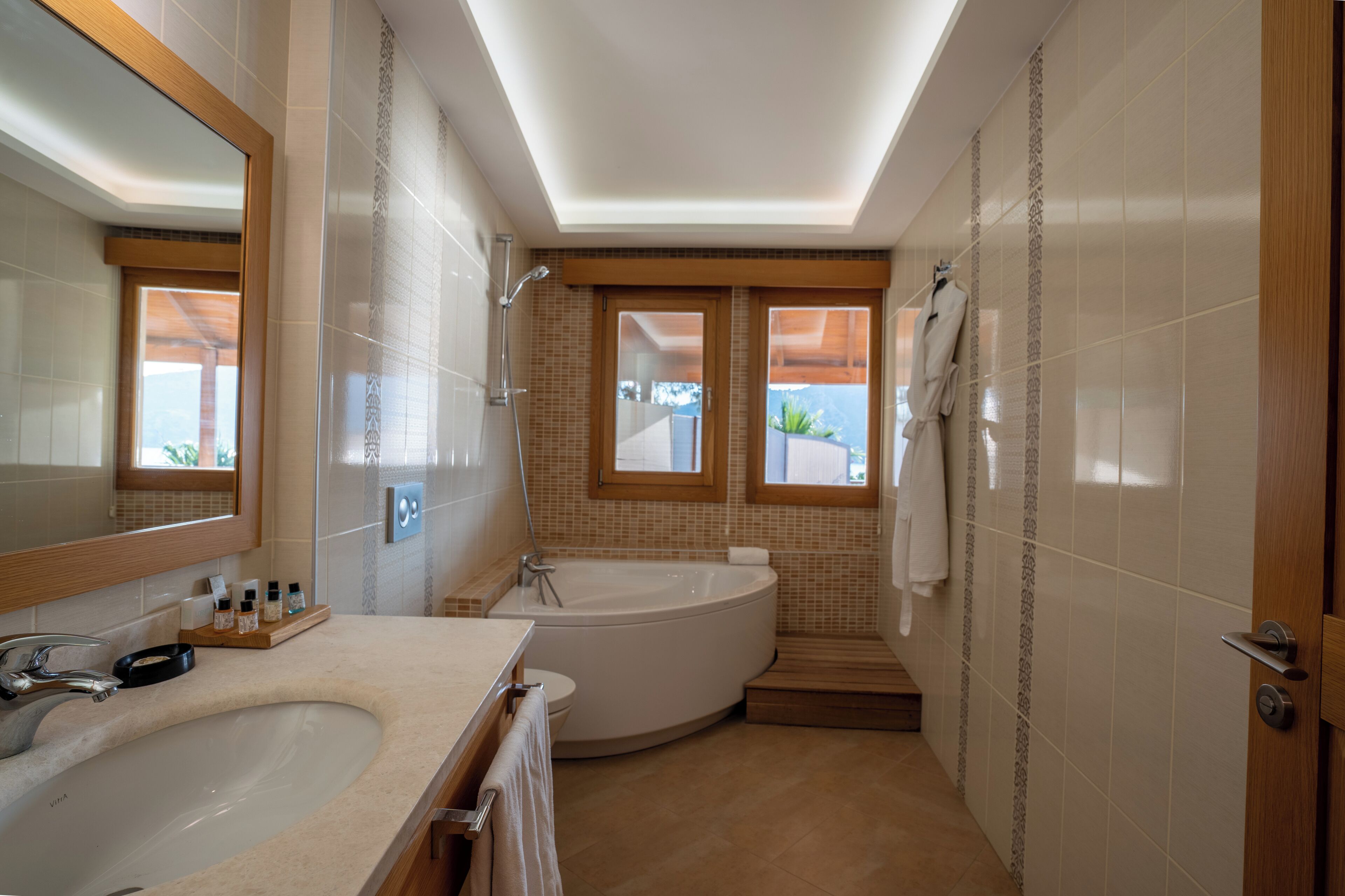panoramic penthouse, 1 king bed | bathroom | hydromassage showerhead, free toiletries, hair dryer, bathrobes