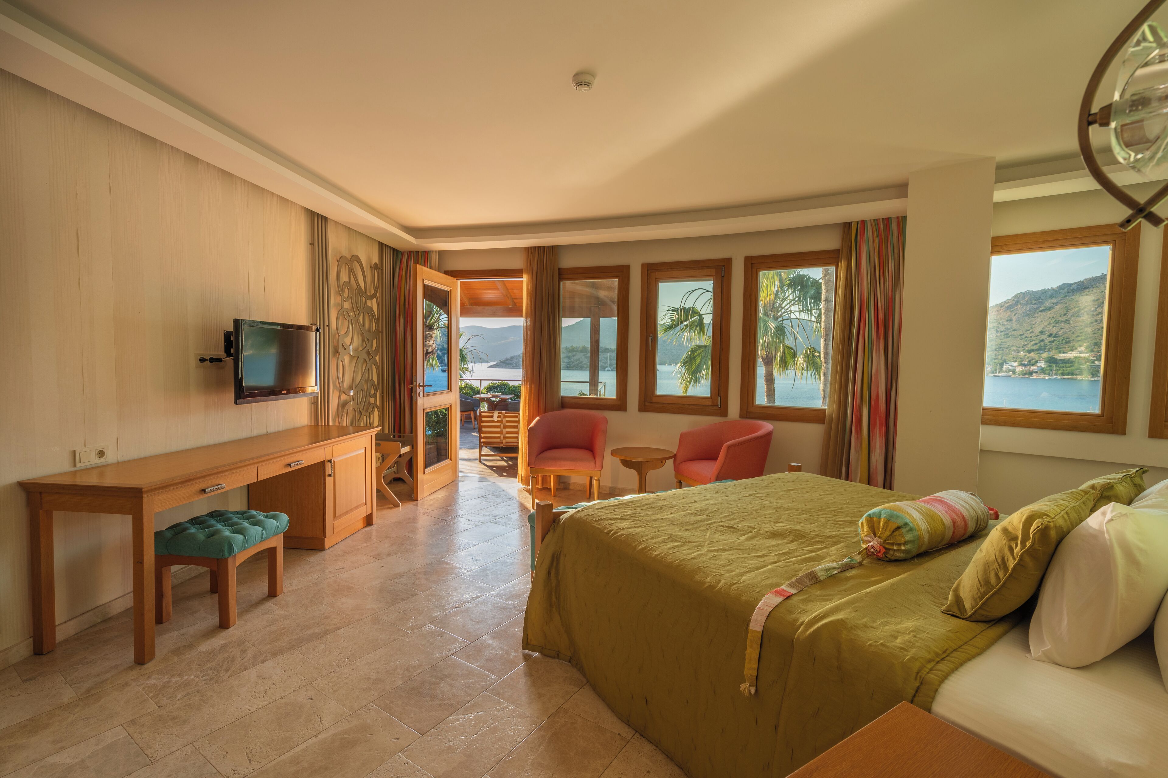 luxury suite, 1 queen bed | premium bedding, select comfort beds, minibar, in-room safe