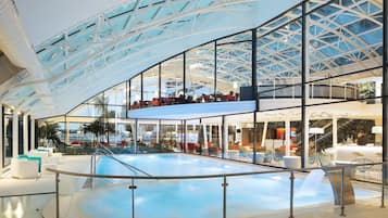 Indoor pool, sun loungers