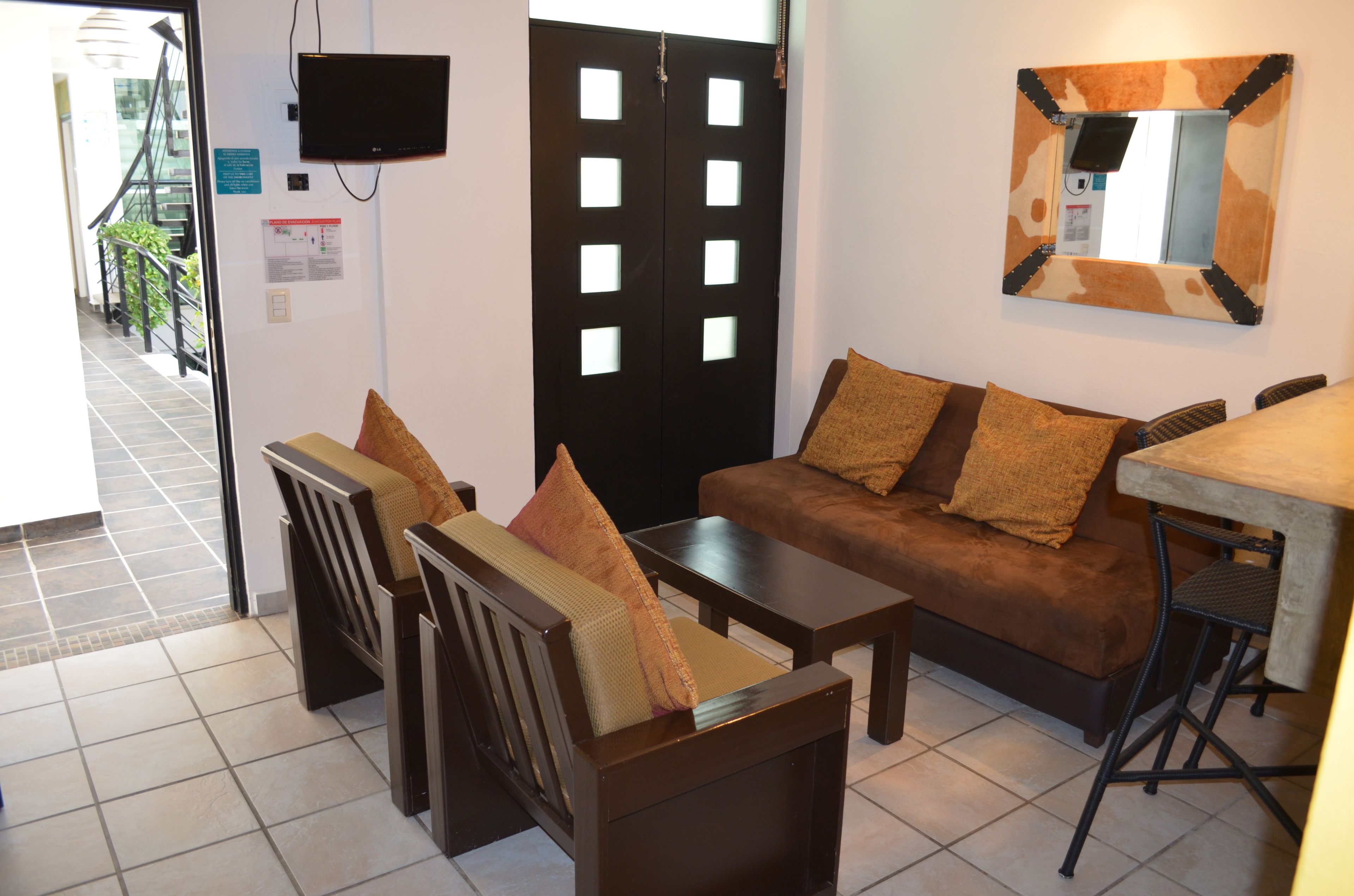 studio suite | living area | plasma tv