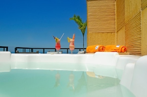 Outdoor pool - Oceano Copacabana Hotel (Rio de Janeiro)