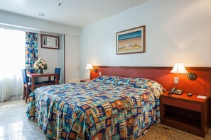 Standardzimmer, 1 Queen-Bett | Minibar, Zimmersafe, kostenloses WLAN, Bettwäsche