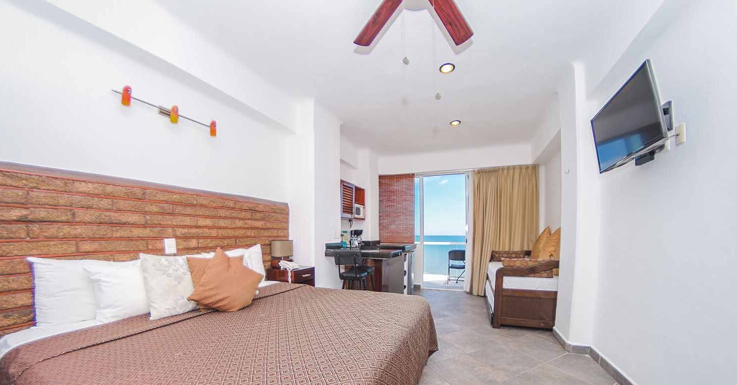 studio | in-room safe, free wifi, bed sheets