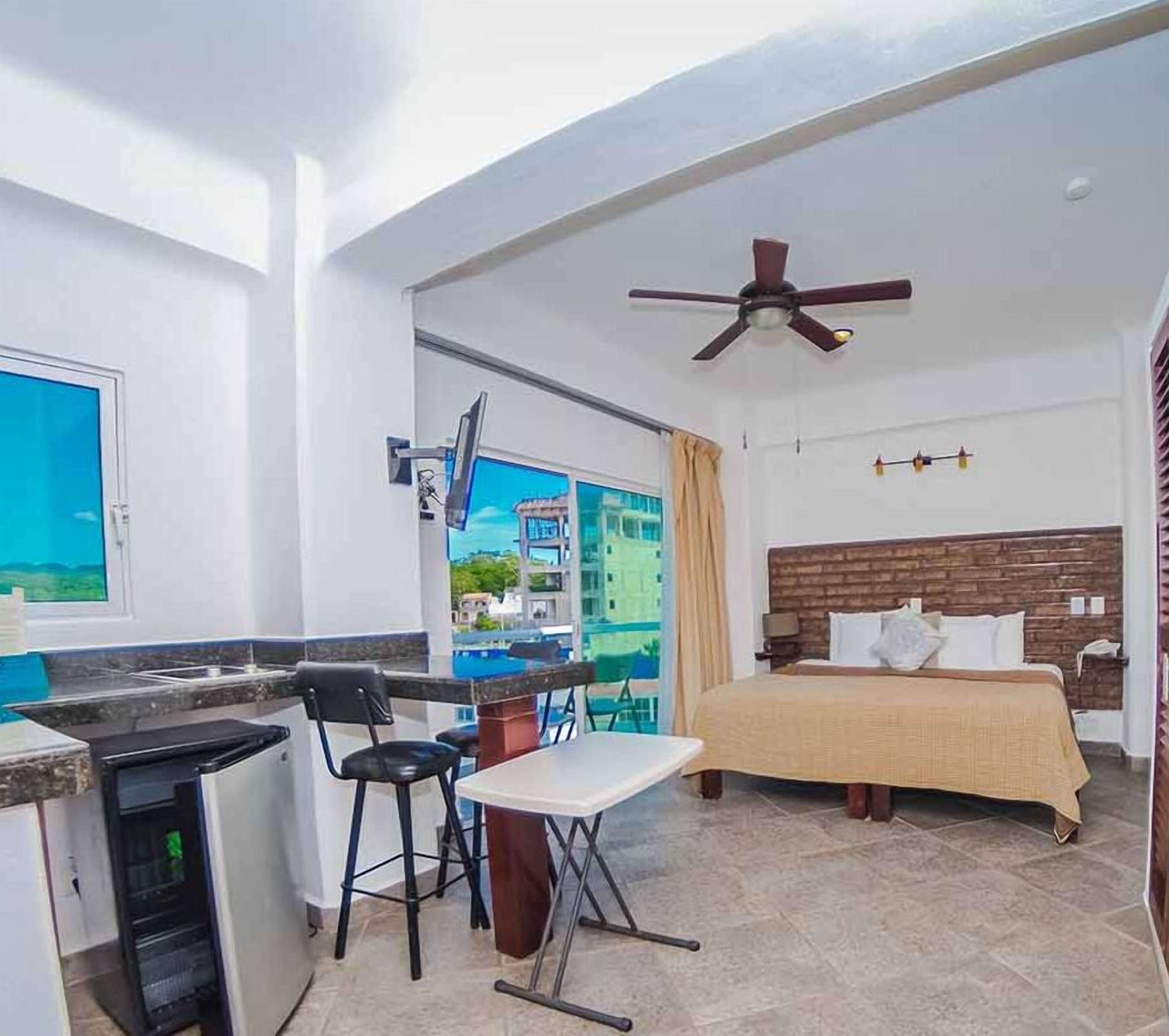 studio suite, 1 king bed | in-room safe, free wifi, bed sheets