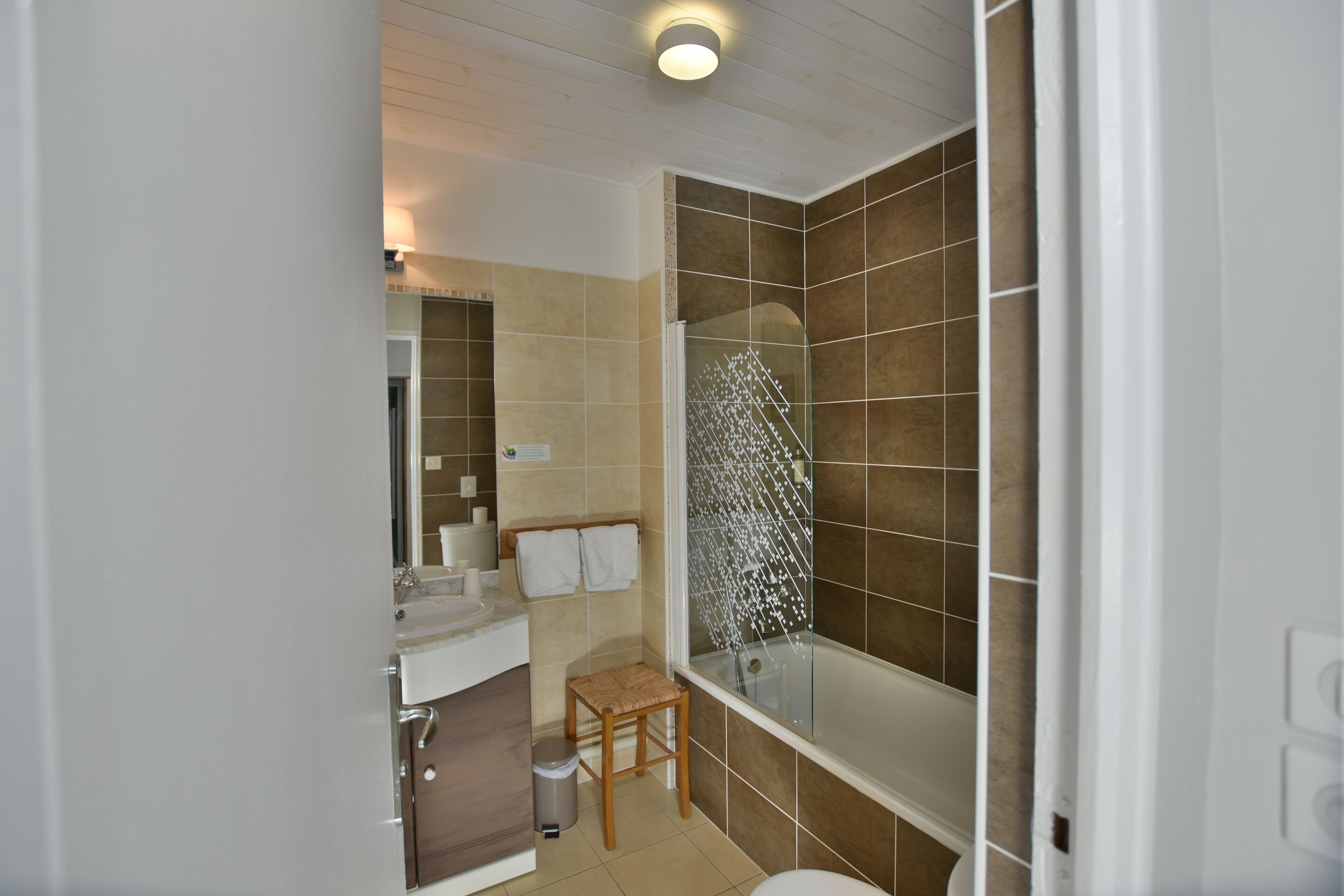 romantic apartment | bathroom | free toiletries, hair dryer, towels, soap