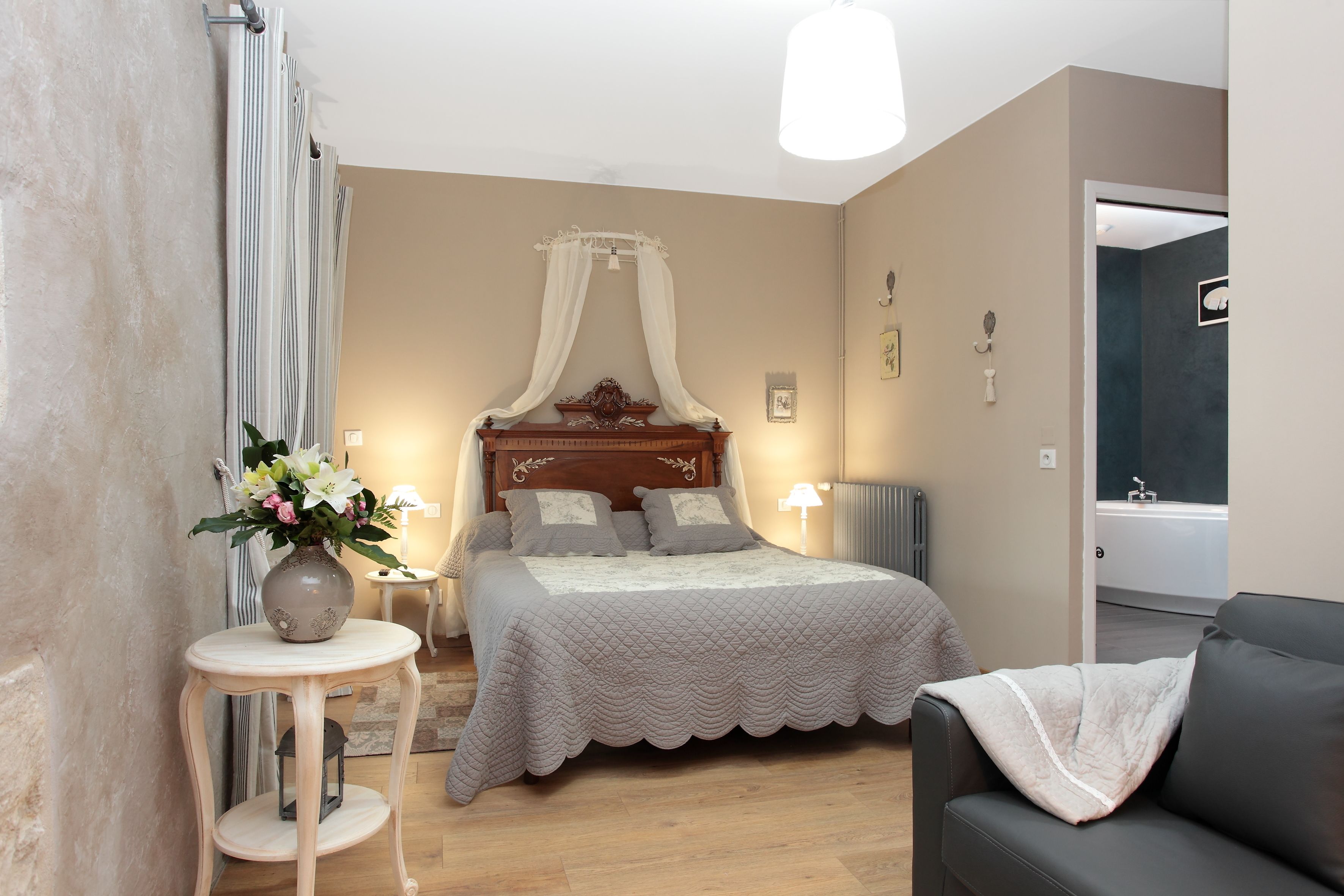 Suite Junior | Seprai premium, busa memori, dan didekorasi berbeda-beda