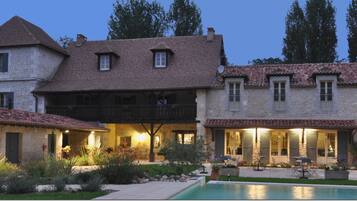 Façade de lâhĂ©bergement - soirĂ©e/nuit