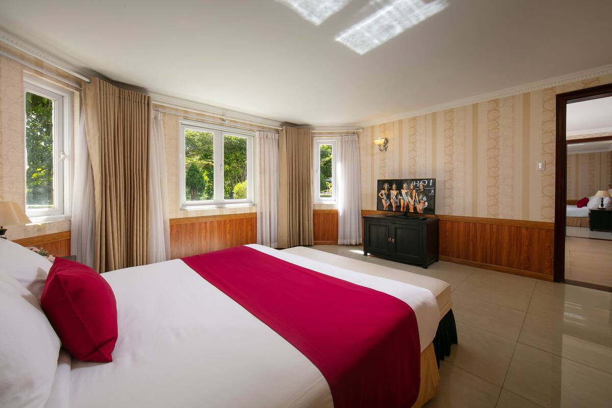 Habitación superior, vista al jardín | Ropa de cama de alta calidad, camas con pillow-top y minibar