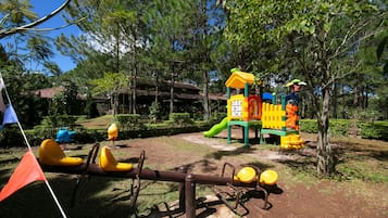 Children’s play area – outdoor