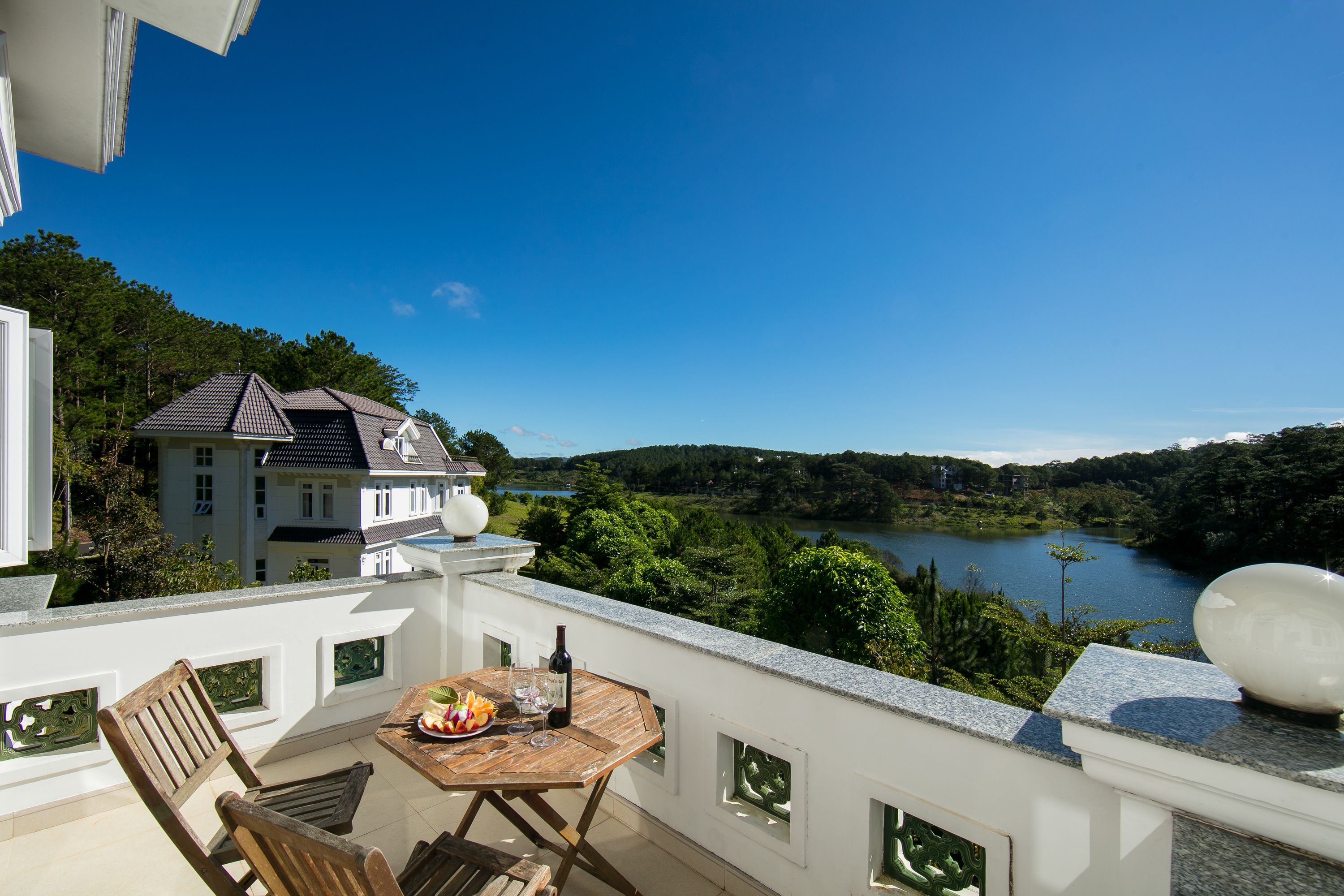 suite, lake view | lake view