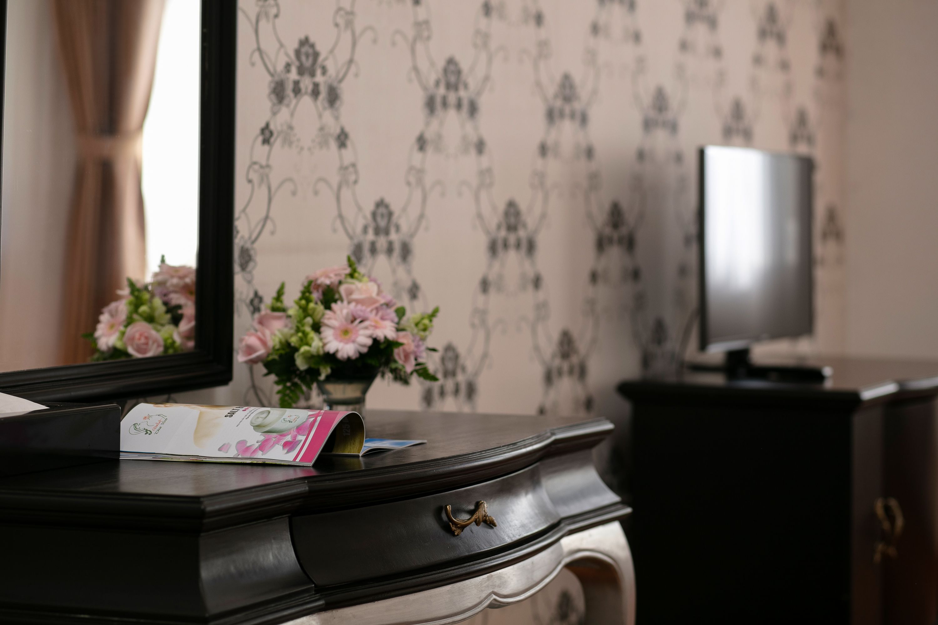 premium bedding, pillow-top beds, minibar, in-room safe