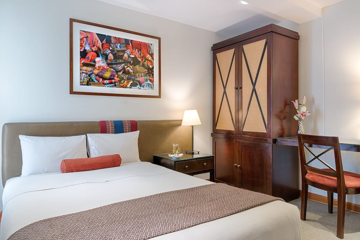 Phòng cơ bản, 1 giường đôi | Minibar, két bảo mật tại phòng, bàn, màn/rèm cản sáng