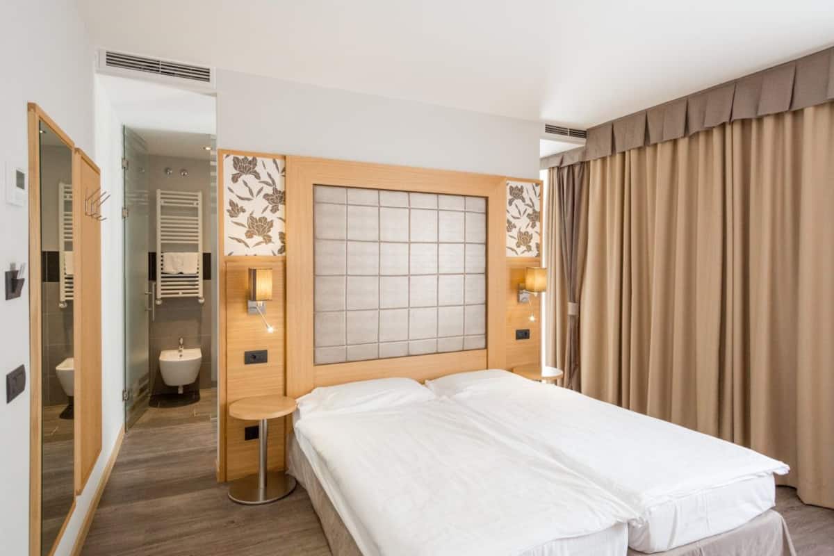 Camera tripla | Biancheria da letto di alta qualità, una cassaforte in camera