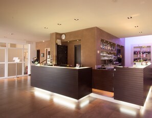 Check-in/check-out kiosk