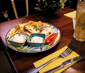 Daily cooked-to-order breakfast for a fee - easyHotel Budapest Oktogon (Budapest)