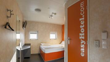 Room | 1 bedroom, hypo-allergenic bedding, blackout curtains