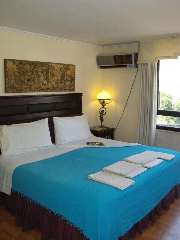 1 bedroom, Egyptian cotton sheets, premium bedding, pillow-top beds - Costanera Center Apartment (Santiago)