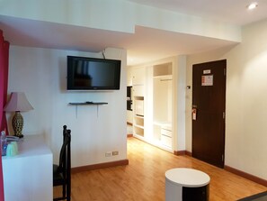 Studio Suite | リビングルーム | テレビ