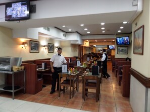 Restaurant - Opera Santiago Apartment (Santiago)