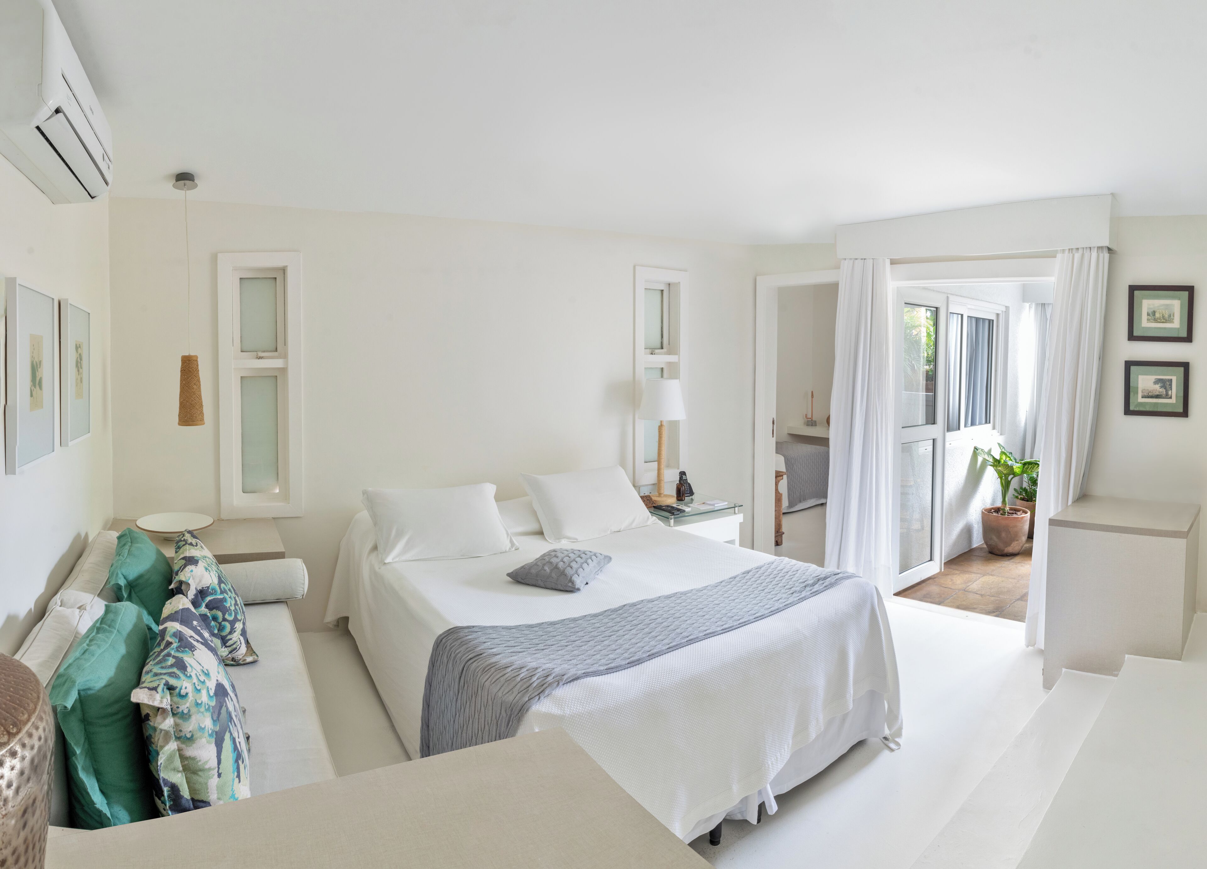 Een minibar, een kluis op de kamer, individueel gedecoreerd