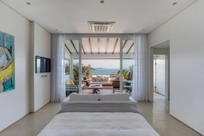 Minibar, pengeskab på værelset, individuelt design