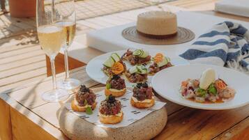 2 restaurants, ze serveren er diner