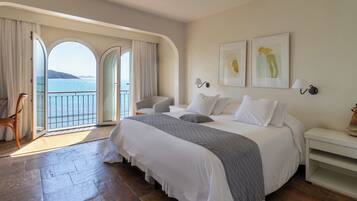 Minibar, in-room safe, individually decorated, individually furnished