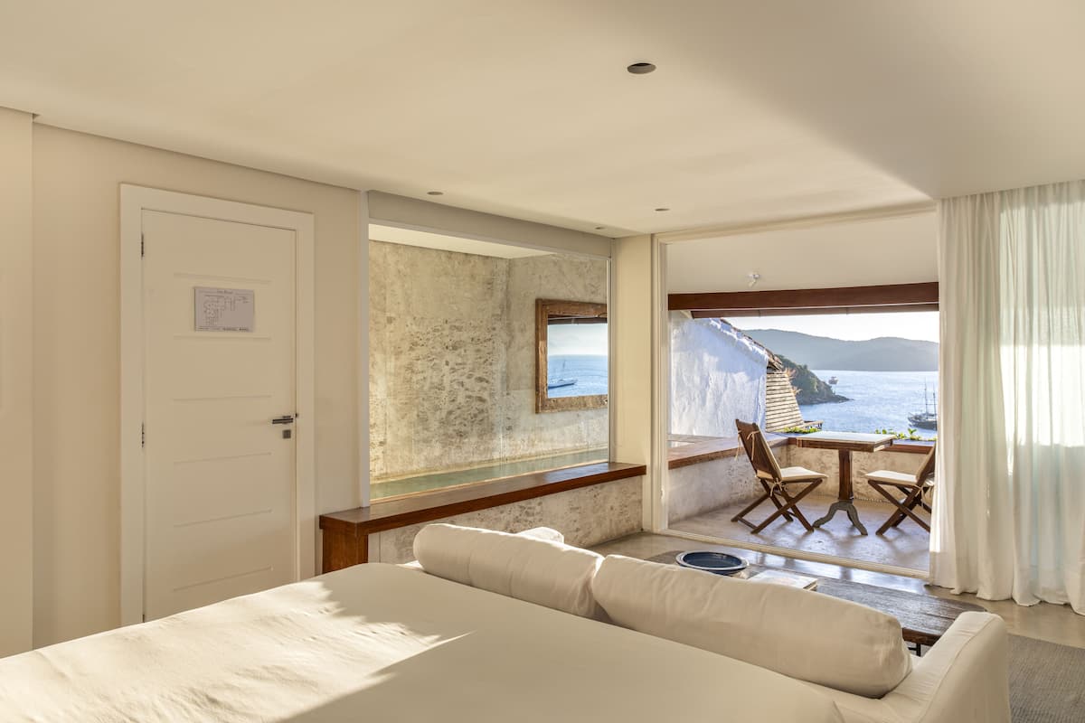 Luxury-Suite, Balkon (Private Pool) | Minibar, Zimmersafe, individuell dekoriert, individuell eingerichtet