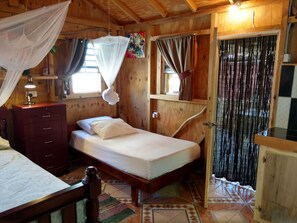 Studio Cabin | Premium bedding, soundproofing, free WiFi