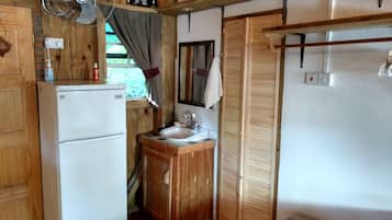 Studio Cabin | 私人廚房 | 雪櫃、微波爐