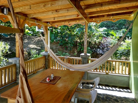 Studio Cabin | Terrace/patio. Mainroad Suite