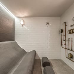 Un sauna, una bañera de hidromasaje, baño turco, tratamientos corporales