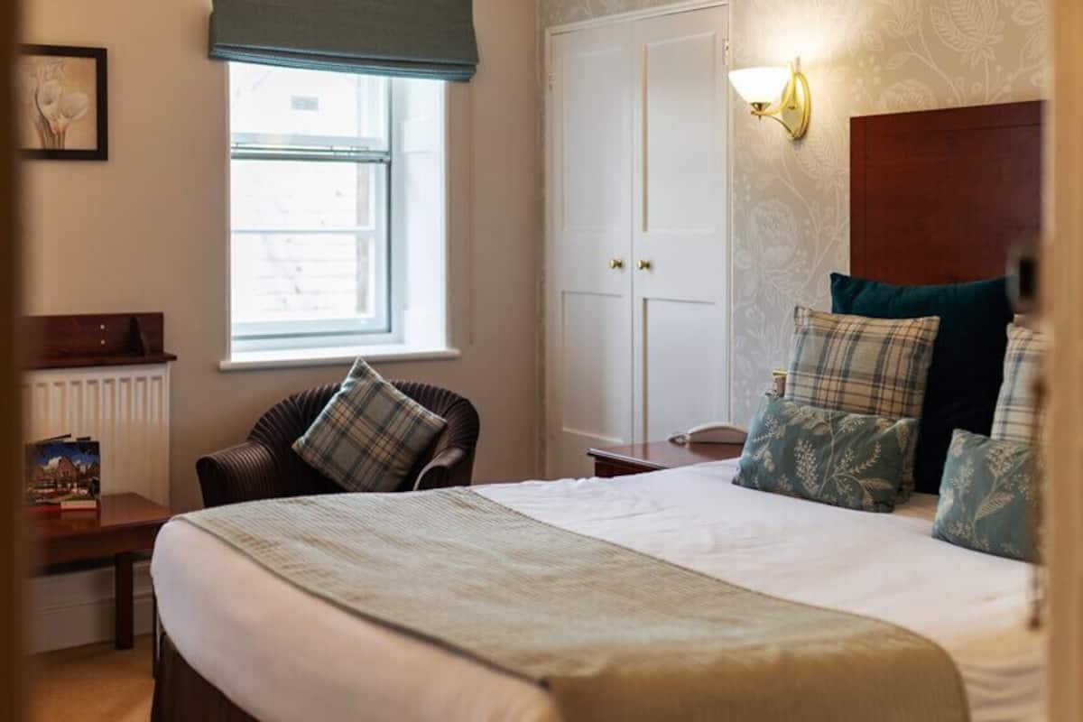 Deluxe Double Room | Peti besi dalam bilik, meja, seterika/papan seterika, Wi-fi percuma 