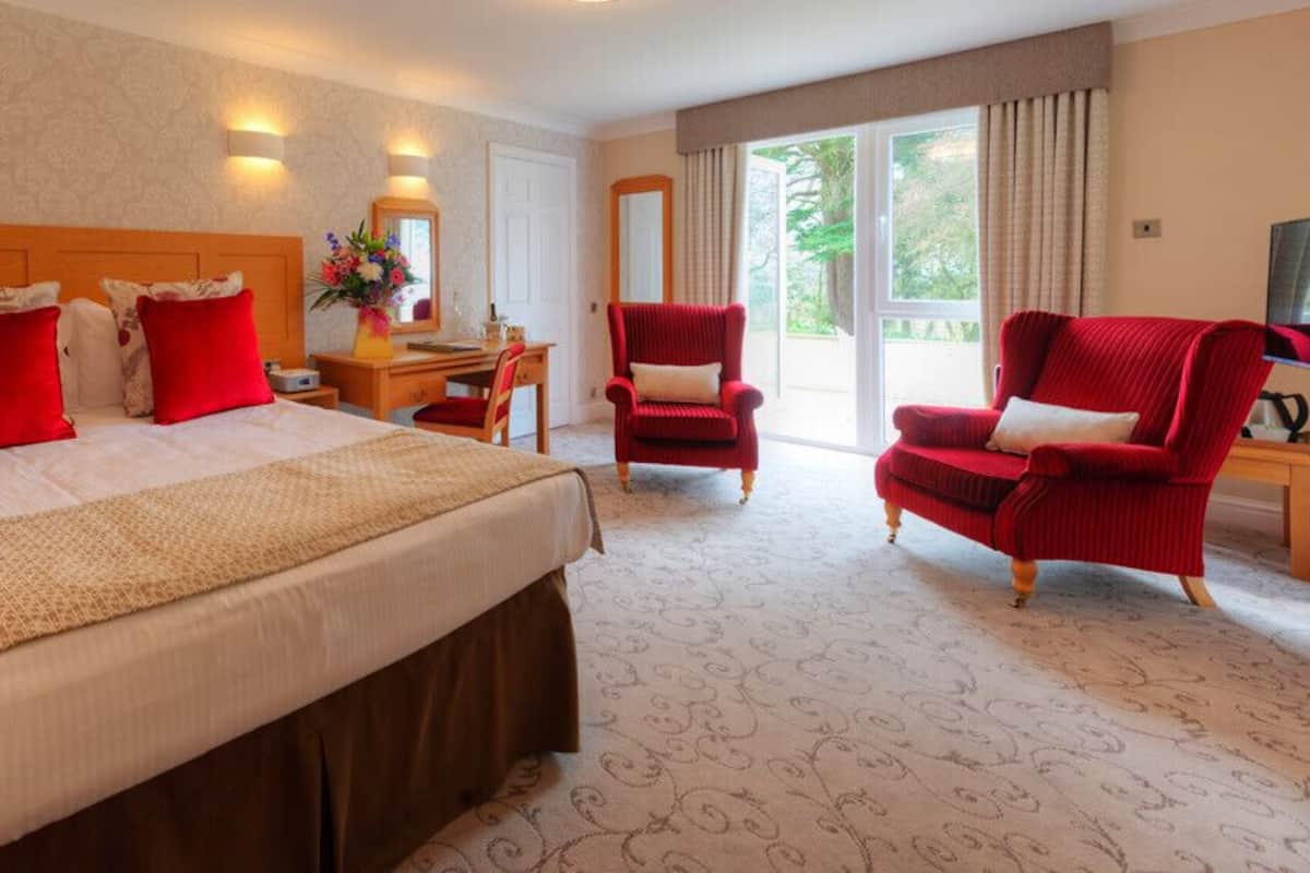 Double Room, Garden View | In-room safe, individually decorated, desk, iron/ironing board