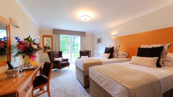 Caja de seguridad en la habitación y decoración personalizada