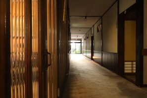 Hallway - Daibutsu Ryokan (Takaoka)