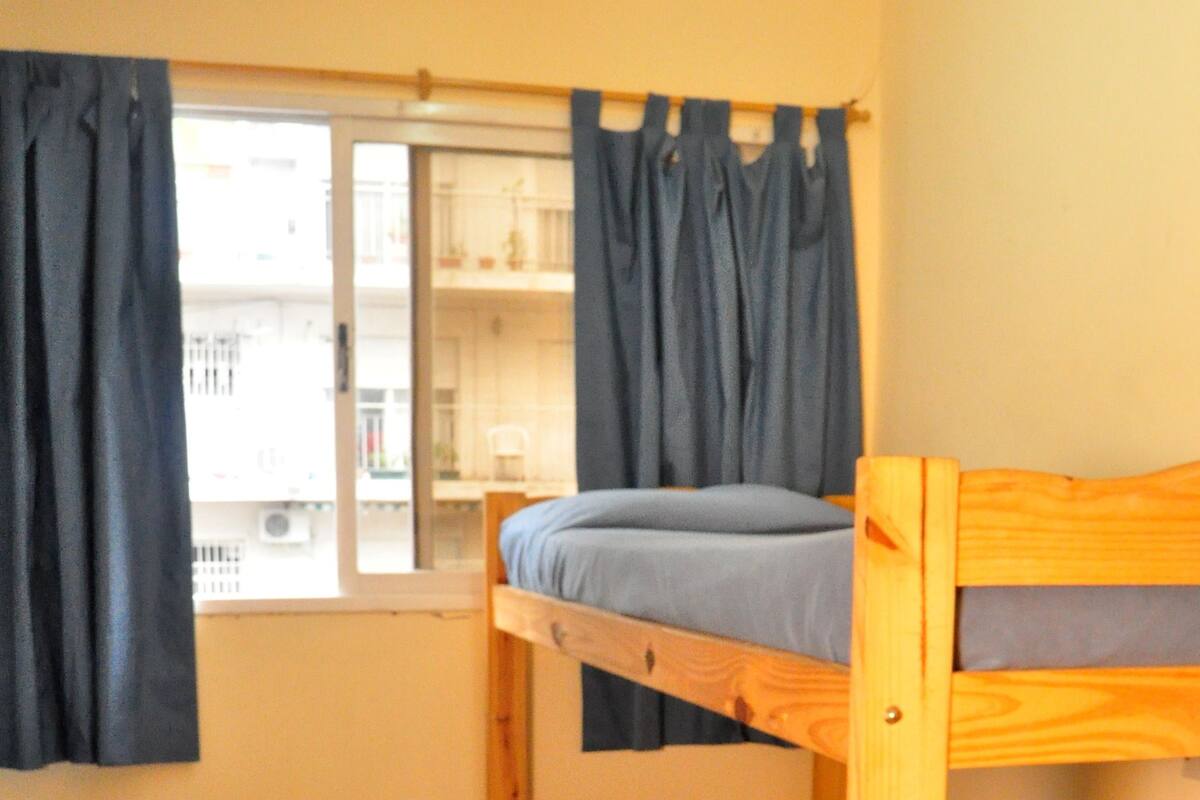 Dortoir Partagé, salle de bains commune (6 People)
