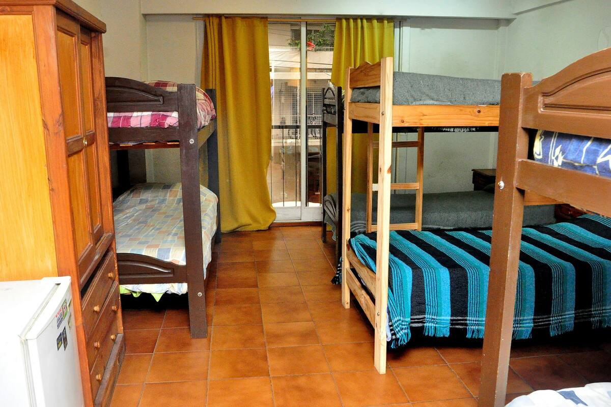 Dortoir Partagé, salle de bains commune (8 People)