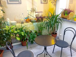 Free daily continental breakfast  - Buonhotel B&B (Bologna)