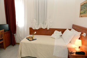 Standard Double Room | Egyptian cotton sheets, premium bedding, down duvets, memory-foam beds - Buonhotel B&B (Bologna)