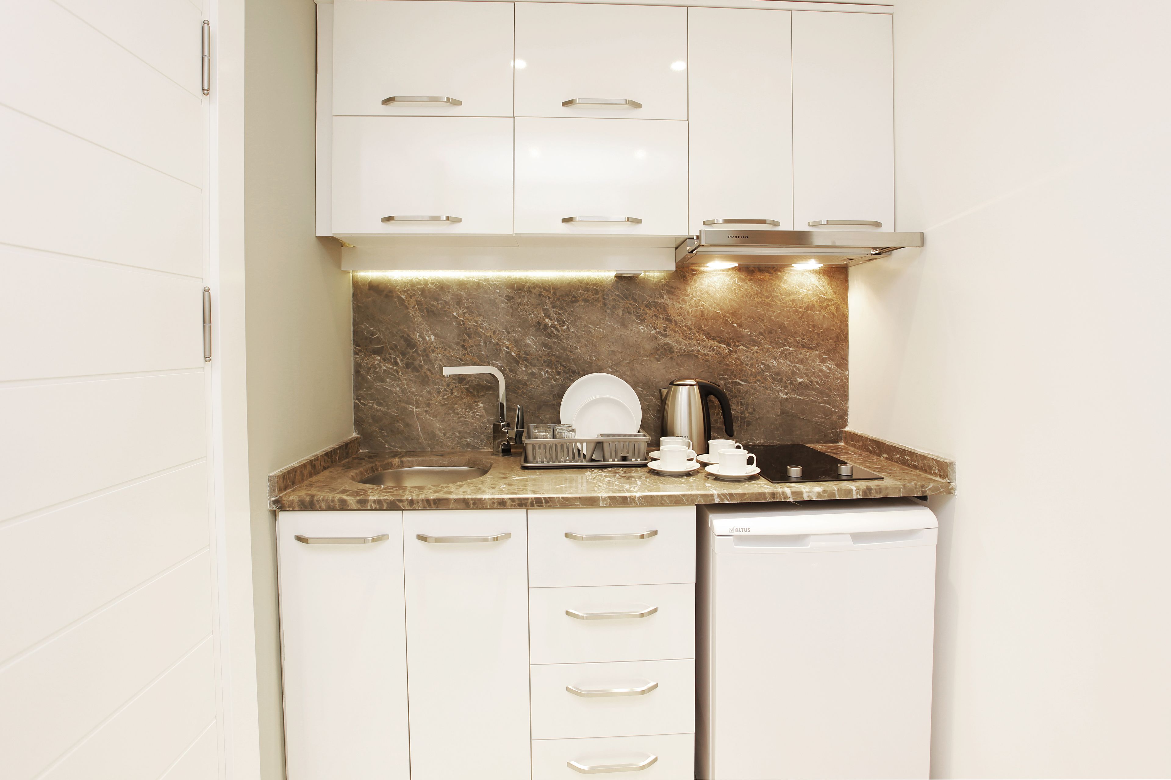 fridge, stovetop, cookware/dishes/utensils