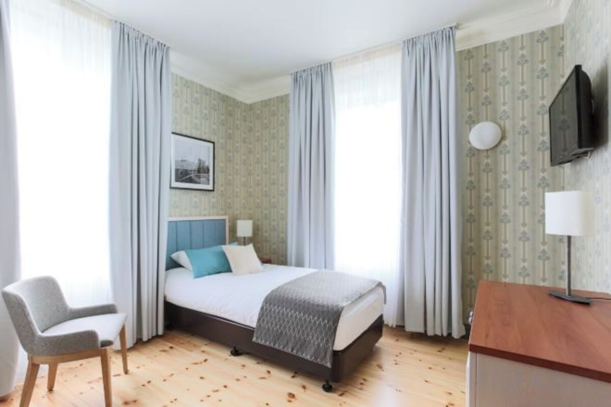 In-room safe, desk, WiFi (free), bed sheets