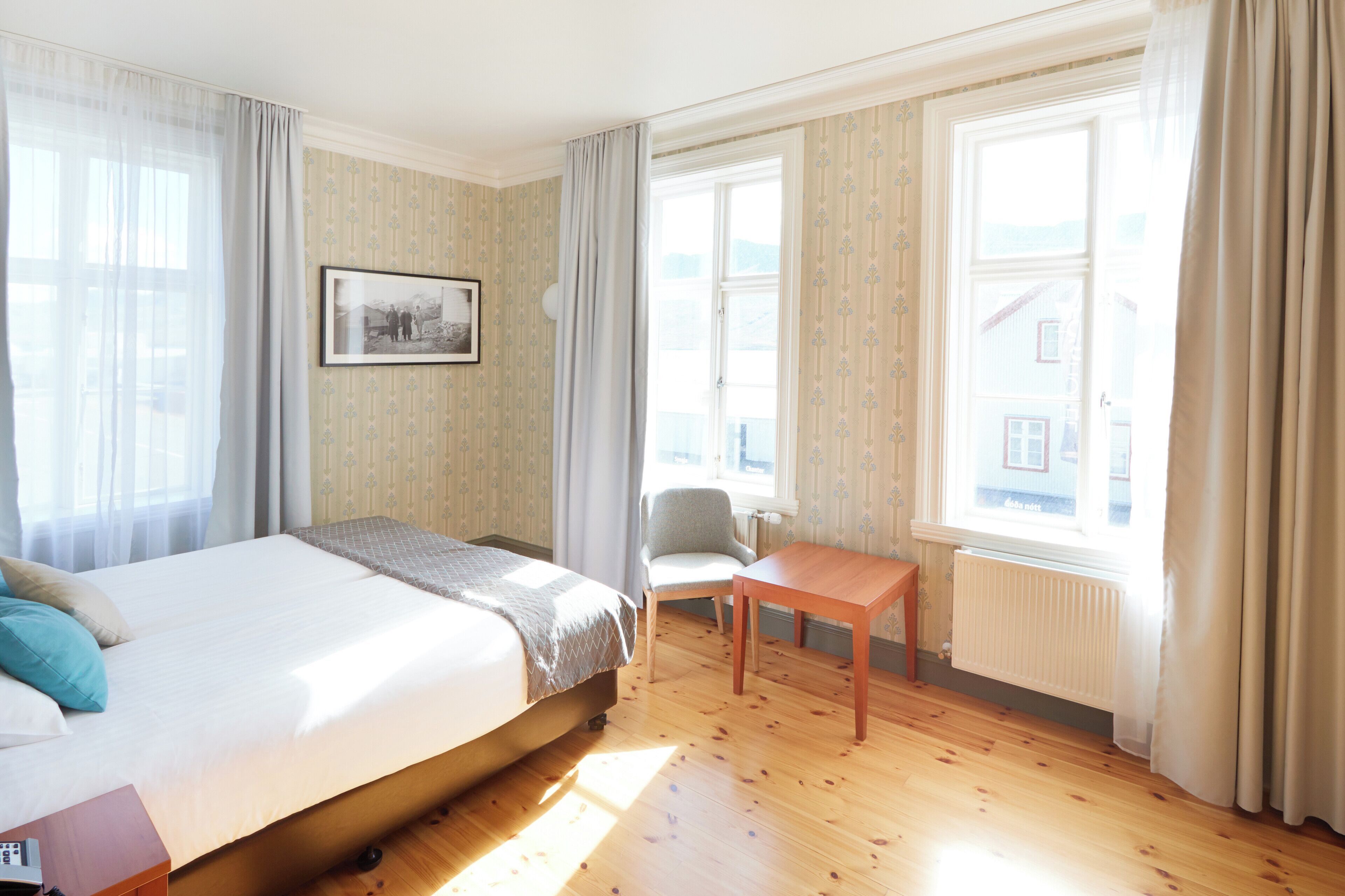 superior double or twin room | in-room safe, desk, free wifi, bed sheets