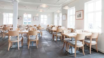 Breakfast, lunch and dinner served