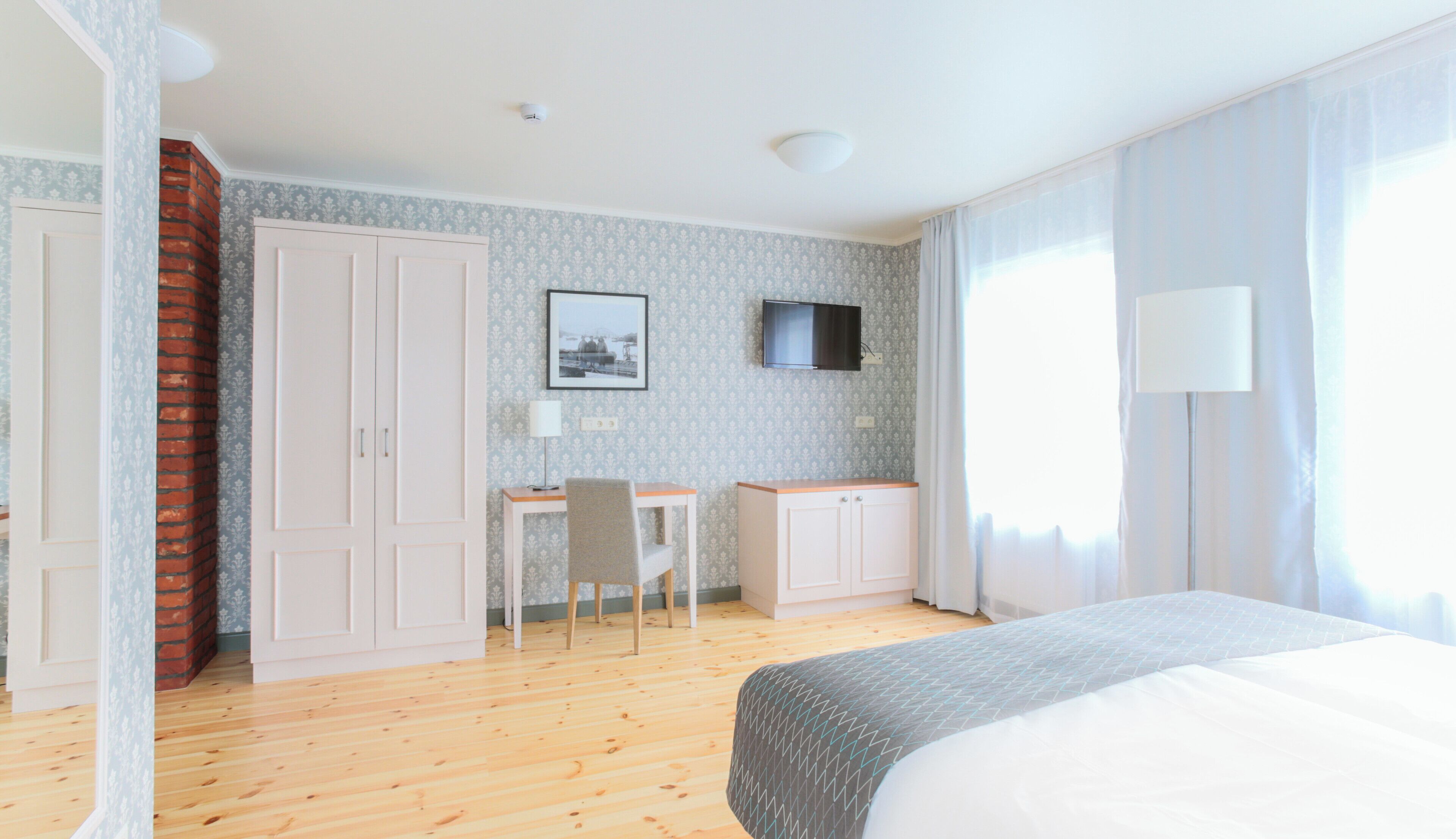 superior double or twin room | in-room safe, desk, free wifi, bed sheets